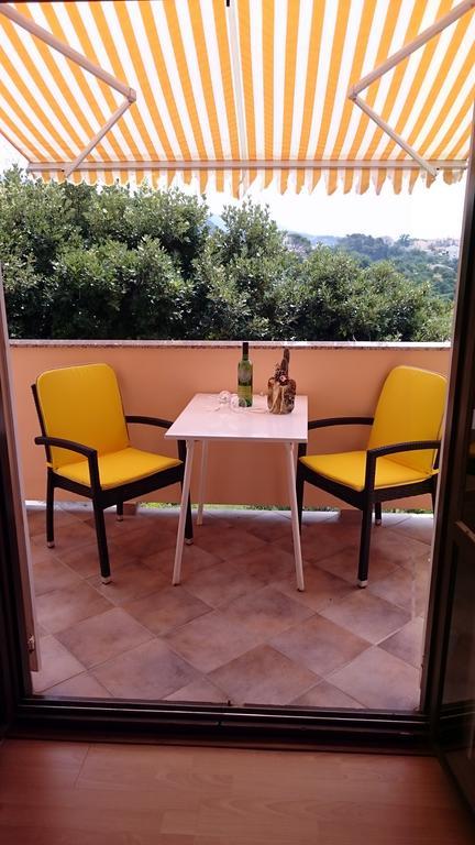 Guest House Violeta Palit Exterior photo