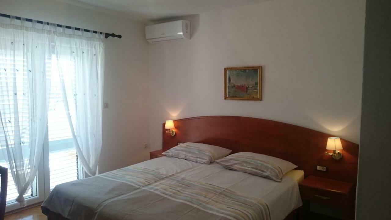 Guest House Violeta Palit Exterior photo