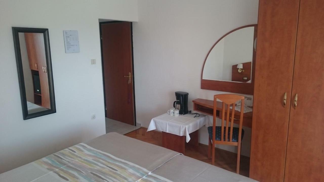 Guest House Violeta Palit Exterior photo